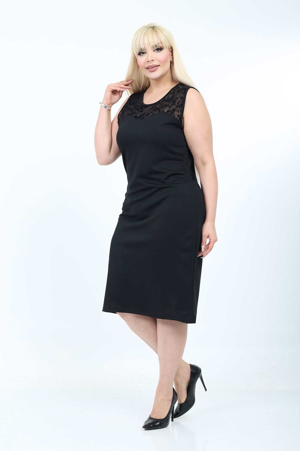 Siyah Flok Tül Detaylı Büyük Beden Kolsuz Midi Elbise 46E-2777